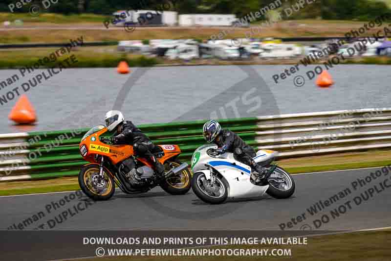 Vintage motorcycle club;eventdigitalimages;mallory park;mallory park trackday photographs;no limits trackdays;peter wileman photography;trackday digital images;trackday photos;vmcc festival 1000 bikes photographs